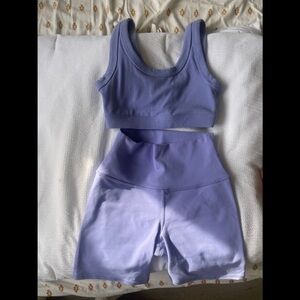 LIKE NEW💜ALO YOGA💜LAVENDER WELLNESS BRA & AIRBRUSH SHORTS